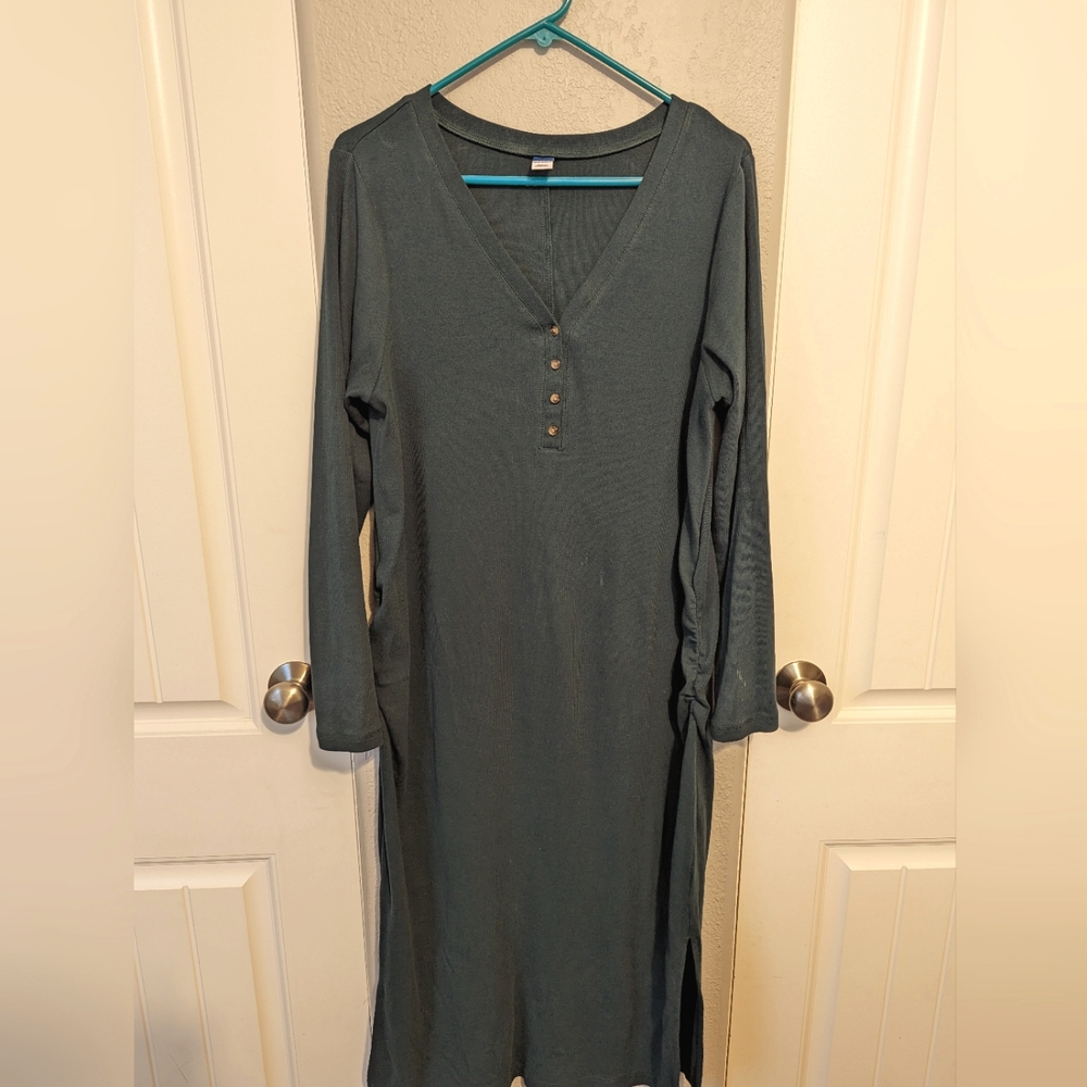 Maternity Long-Sleeve Rib-Knit Henley Midi Dress Old Navy